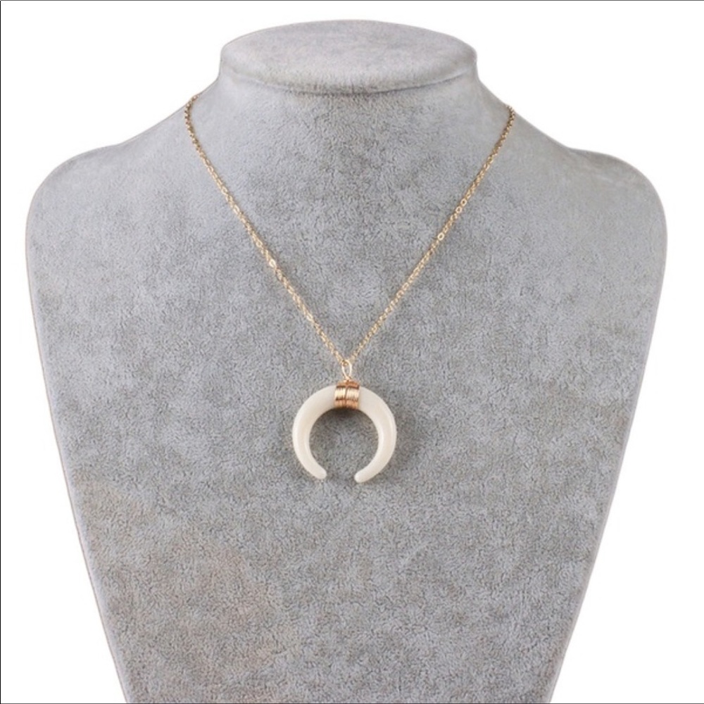 ✨New Boho Crescent Horn Pendant Necklace - Picture 3 of 4